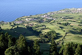 São Miguel adasındaki en uzun mahalle olarak kabul edilen Ponta Garça mahallesinin kısmi görünümü