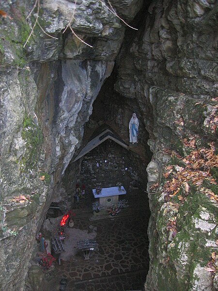 File:Ponteranica grotta Madonna Lourdes.JPG