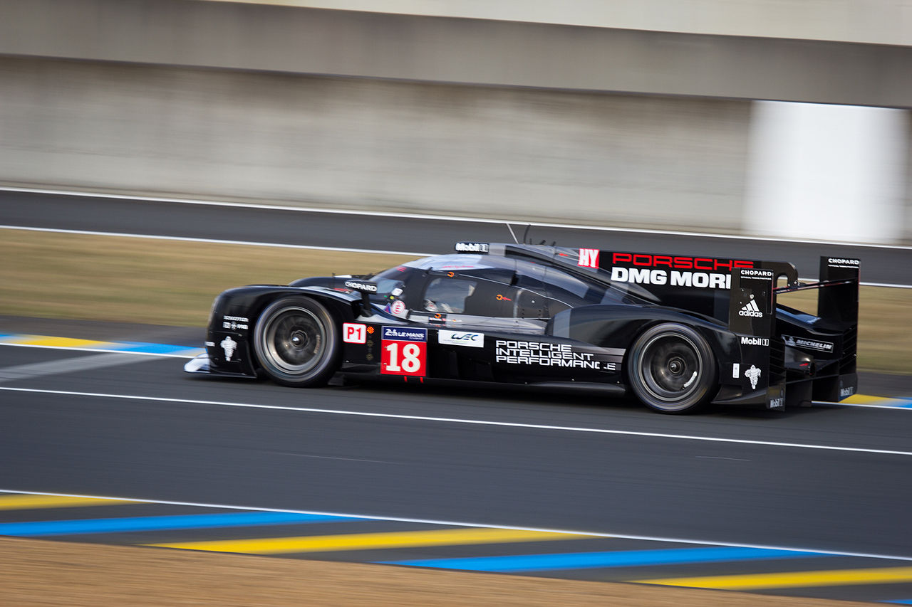 Image of Porsche Team - Porsche 919 Hybrid -18 (18868821041)