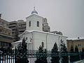 Biserica văzută într-o zi de iarnă