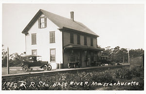 Железнодорожный вокзал, Басс-Ривер, Массачусетс - ок. 1927.jpg