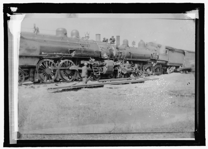 File:Railroad wreck LCCN2016821530.tif