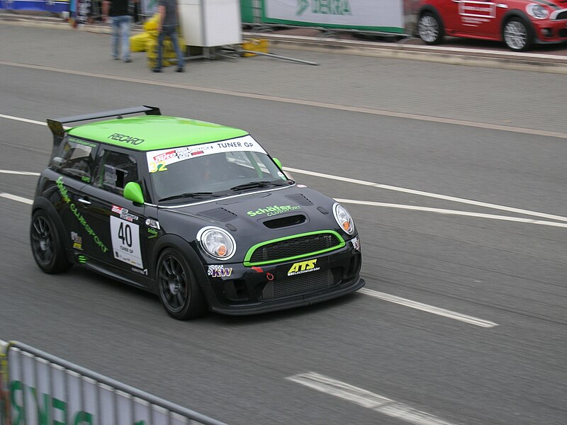 Motorsportgeschichte von St. Wendel 800px-Rallye-Demonstration_Wendelinuspark