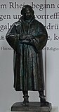 Бронзовая статуэтка Рейхлина в церкви святого Леонарда (Штутгарт)