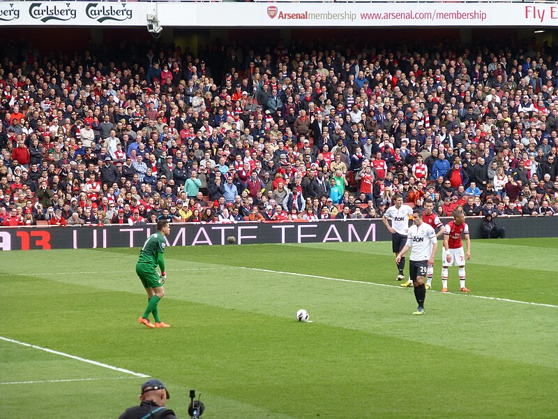 File:Robin Van Persie MUFC 2013.jpg