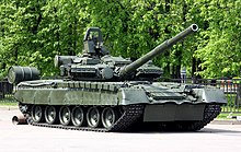 This T-80BV has reactive armour adapted to its turret and hull. The later T-80U has a large applique of explosive reactive armour installed — providing higher crew and tank survivability than prior models.