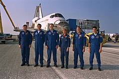 Экипаж STS-83-STS-94. Крауч слева.