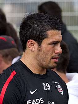 Yann David, joueur de rugby à XV, international français, évoluant au poste de trois-quarts centre au Stade toulousain. (définition réelle 2 427 × 3 235)