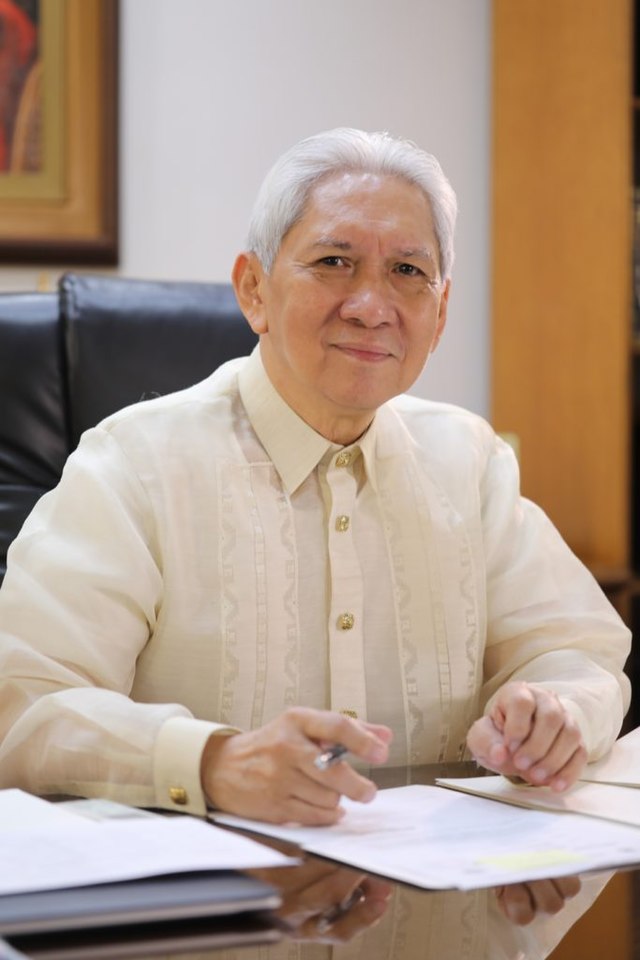 Look: Supreme Court Associate Justice Jose C. Reyes Jr. retires