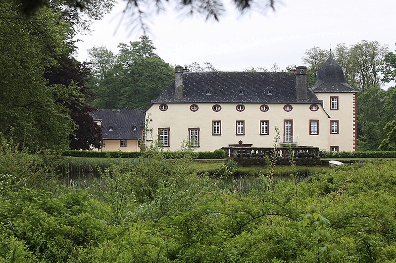 File:Schloss Foehren 2015 1.JPG