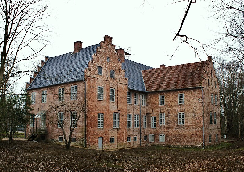 File:Schloss Hagen, Süden.jpg