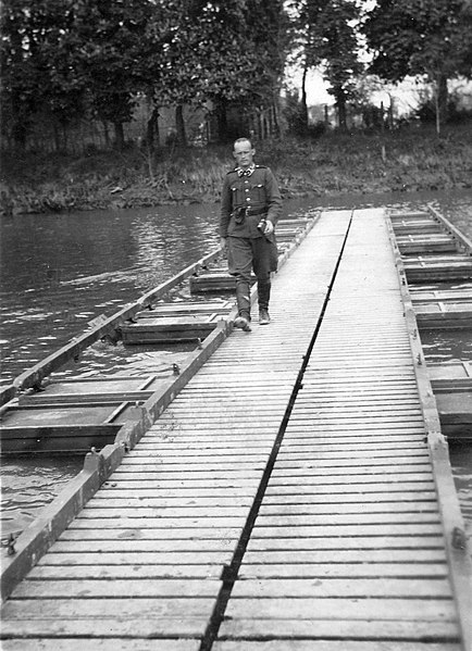 File:Second World War, eastern front, pontoon bridge Fortepan 14023.jpg