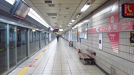 Seoul metro 816 Songpa station platform 20181125 113554