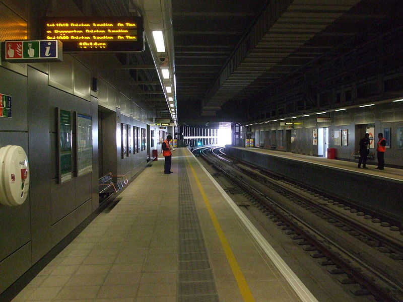 File:Shoreditch High Street stn look northbound2.jpg