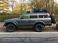 Side_view_of_Toyota_Land_Cruiser_J60_with_roof_tent