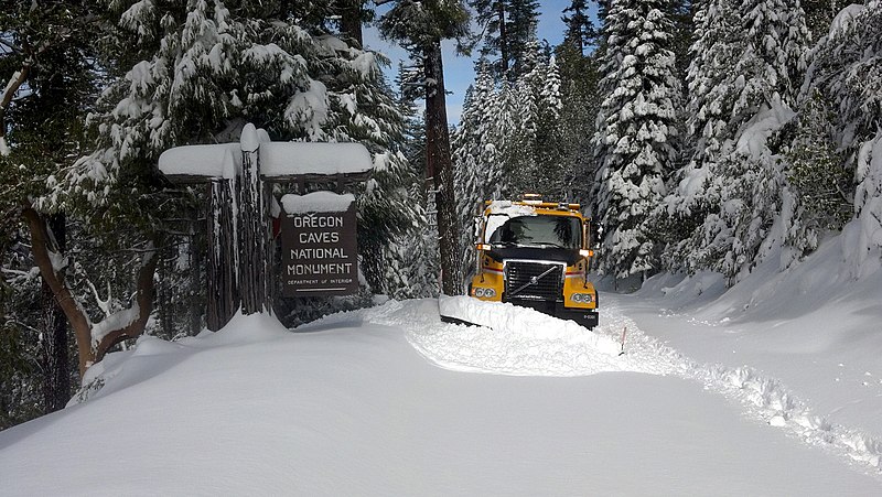 File:Snowplow at Oregon Caves National Monument by Doug McIvor (8273193218).jpg