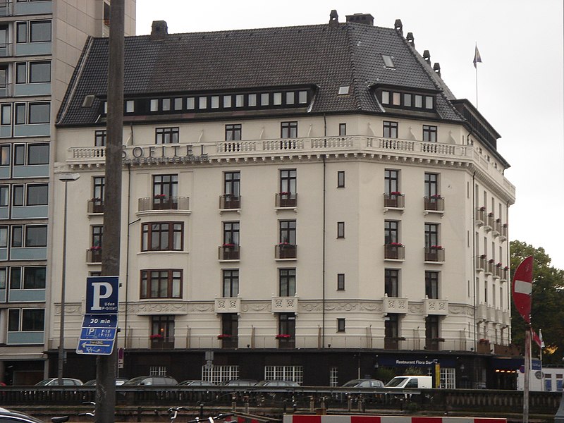 File:Sofitel Plaza Hotel.jpg