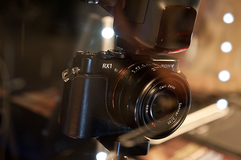 File:Sony Cyber-shot DSC-RX1 02.jpg