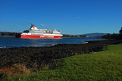 Паром Spirit of Tasmania I на реке Мерси у Девонпорта