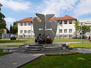 Monument dedicated to the fallen Serb fighters of the Defense-Fatherland War Spomenik Gradiska.jpg