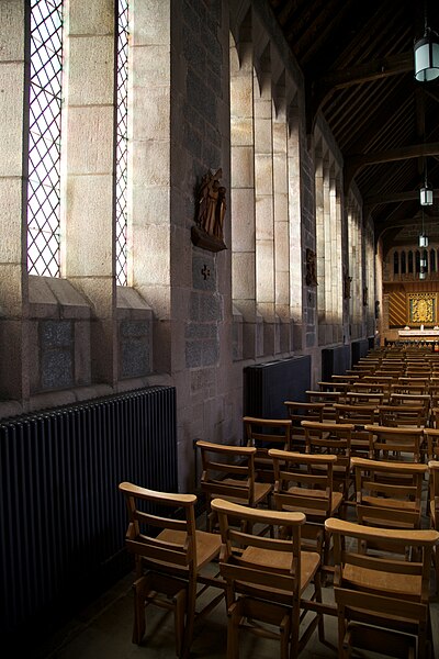 File:St Columba’s RC Cathedral, Oban - interior, view of aisle.jpg