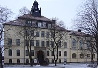 Ett av husen som utgör gymnasiet.