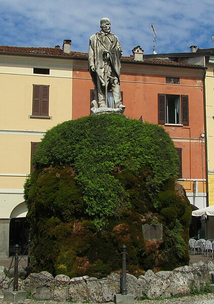 File:Statua Garibaldi Iseo.JPG