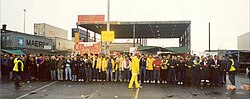 Picket line at Swanson Dock, Melbourne Swanson dock picket 19980420 pan.jpg