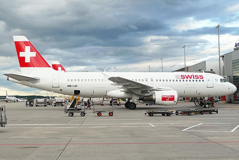 File:Swiss A320 (HB-IJO) @ GVA, Sept 2010.jpg