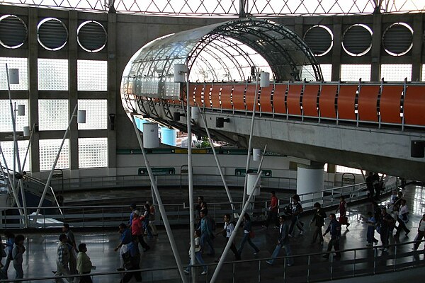 San Lázaro station