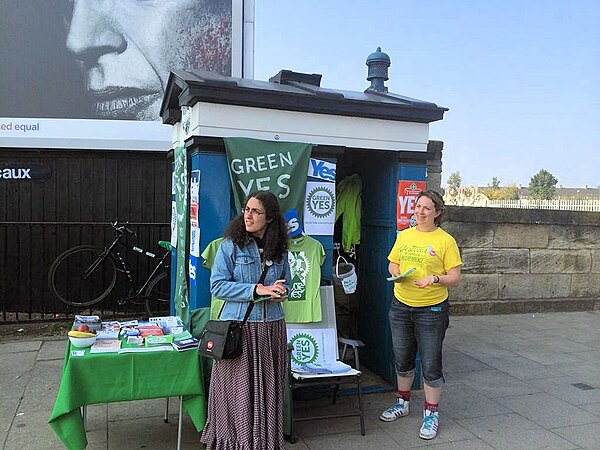 "Green Yes" activists in Edinburgh campaigning for independence, 2014