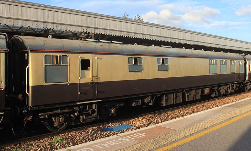 File:Taunton - Riviera Trains Mk1 RBR 1671.JPG