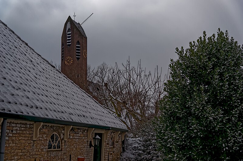 File:Texel - De Waal - Hogereind - View WSW on NH Kerk in Winter.jpg