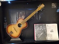 George Harrison's 1st guitar The Quarrymen instruments (2).jpg