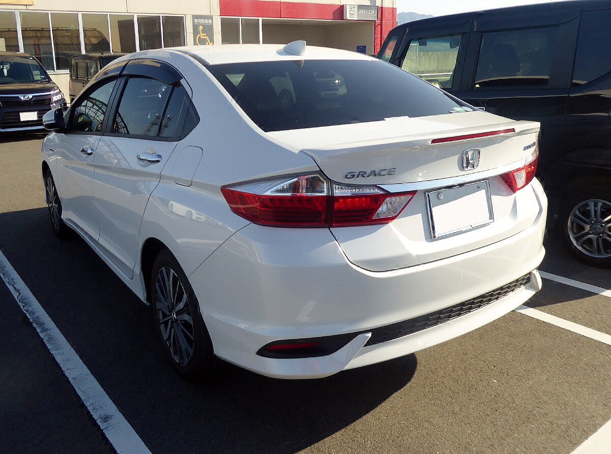 Honda Grace Hybrid 2015