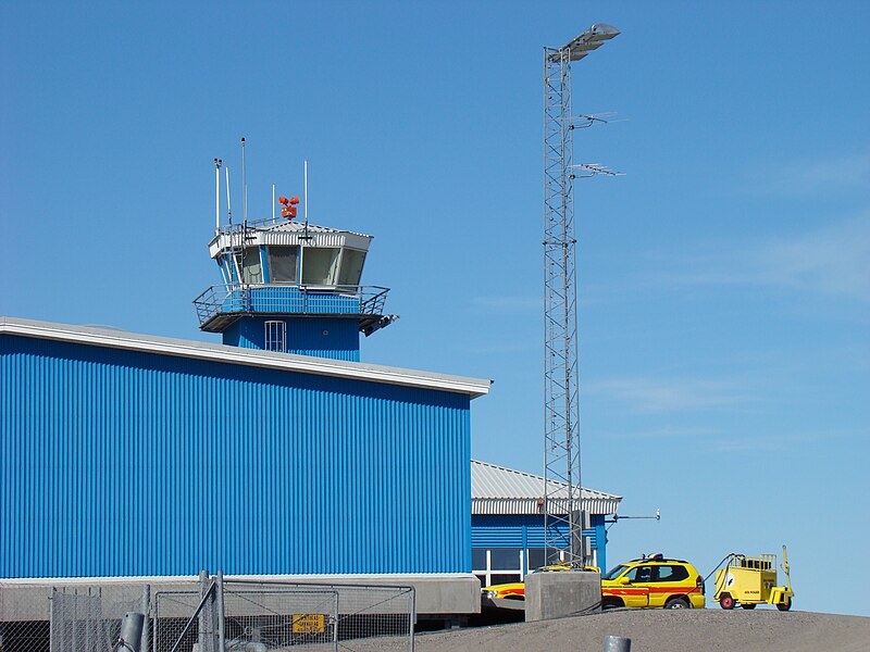 File:Tower of Qaarsut Airport.jpg