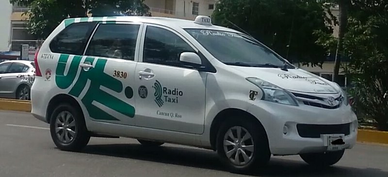 File:Toyota Avanza F650 Radio Taxi.jpg