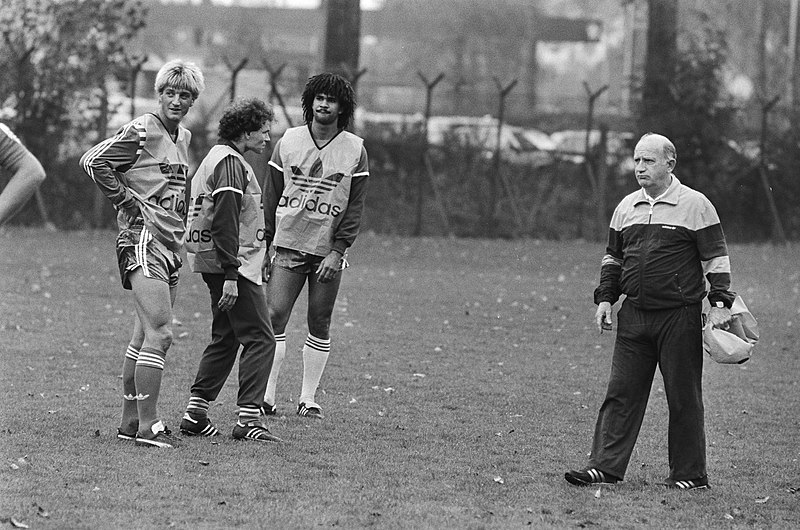 File:Training Nederlands elftal voor wedstrijd tegen Hongarije v.l.n.r. Kieft, Valke,, Bestanddeelnr 933-1165.jpg