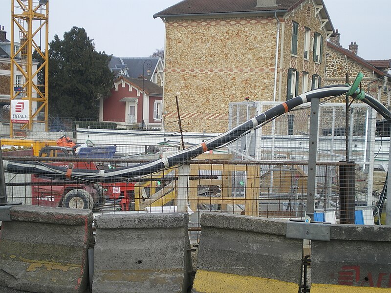 File:Travaux T6 - Viroflay- Mars 2013 - Gare rive gauche (4).JPG