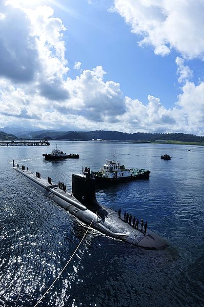 File:US Navy 111110-N-JH293-101 The Virginia-class fast attack submarine USS Texas (SSN 775) executes a tended mooring alongside the submarine tender US.jpg