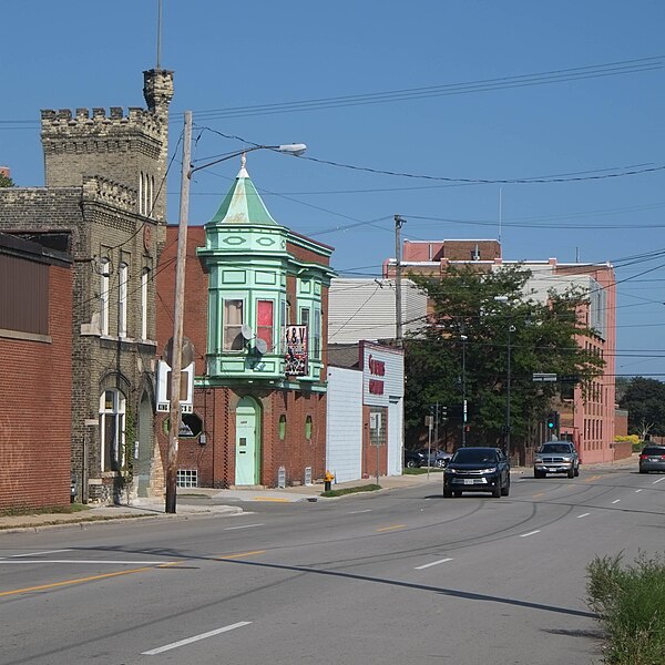 File:Uptown Racine - 44420621764.jpg