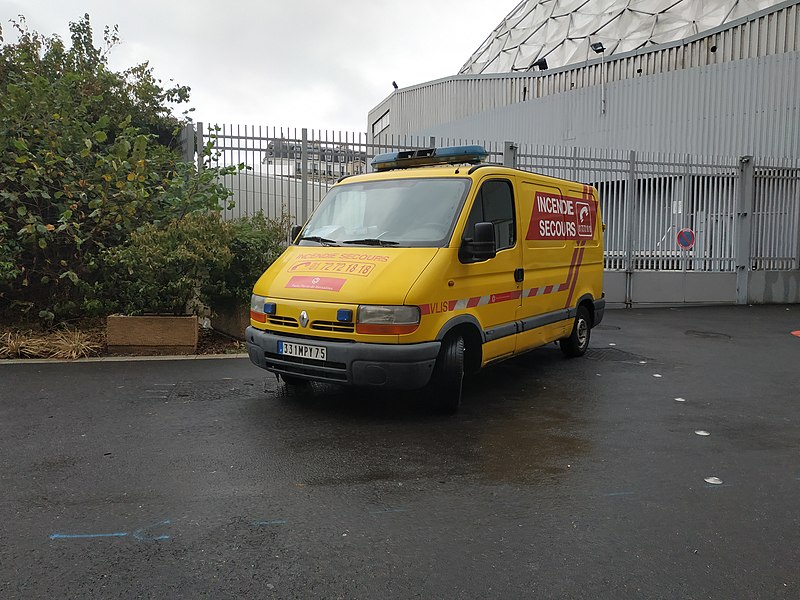 File:Véhicule Incendie Secours - Paris Expo Porte de Versailles.jpg