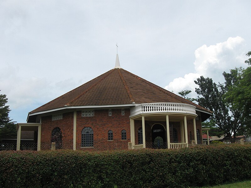 File:Victoria Baptist Church in Jinja 01.jpg