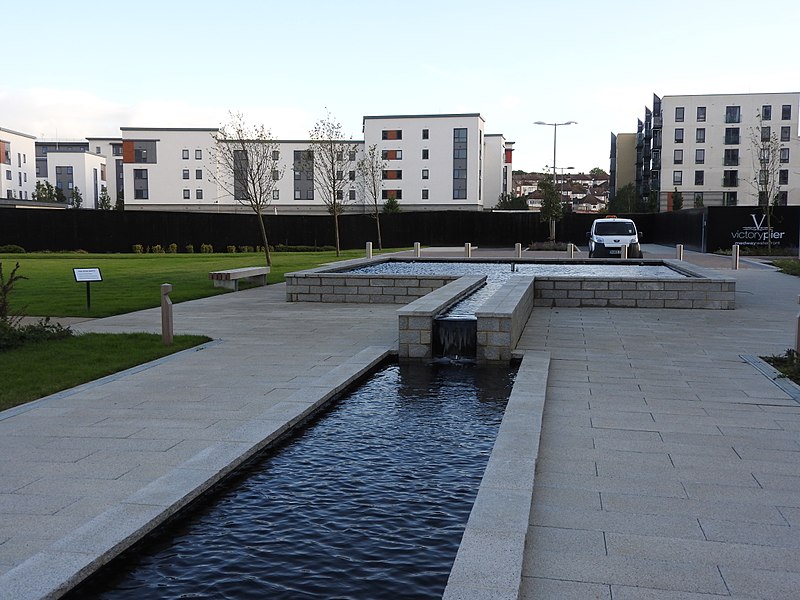 File:Victory Pier water feature 5152.JPG