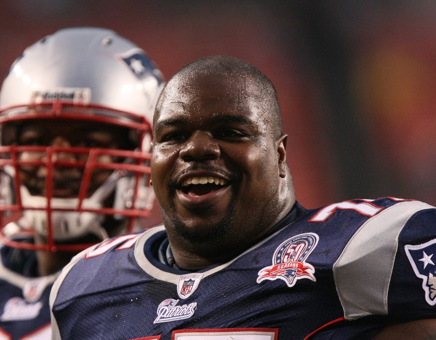 Patriots sneak by Raiders on Vince Wilfork interception