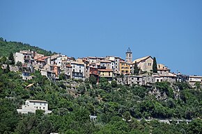Vue sur le village de Bouyon depuis la route de Nice (printemps).JPG