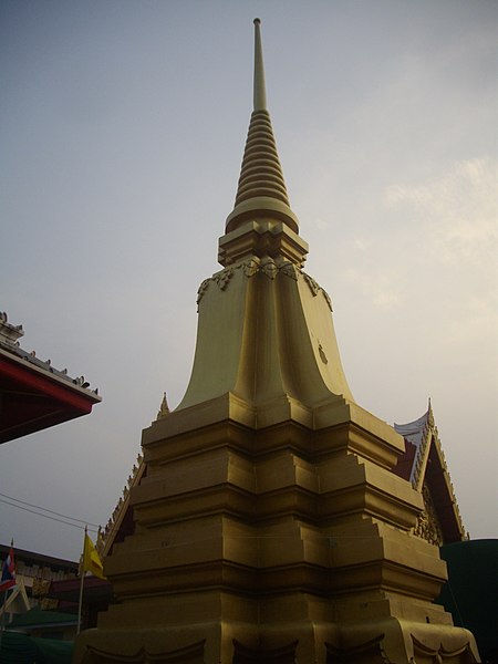 ไฟล์:Wat_Intharam_(Wat_Bang_Yi_Ruea_Nok)_-_The_stupa_of_Queen_Krom_Luang_Batboricha.JPG