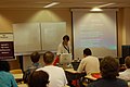 Dolledre tijdens zijn presentatie over Conventies, Richtlijnen en Regels op Wikipedia NL