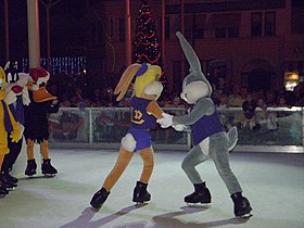 Lola Bunny con Bugs Bunny en patines de hielo en Warner Bros.  Movie World Australia.