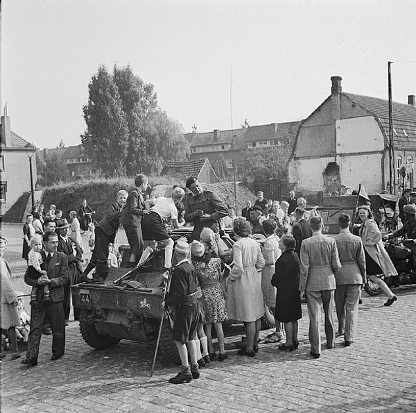 Vehicles of the Guards Armoured Division of XXX Corps passing through Grave having linked up with the US 82nd Airborne Division.